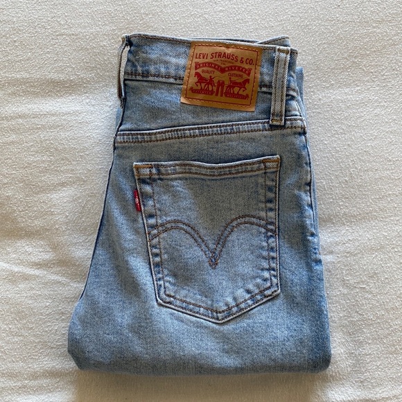 Levi’s | Wedgie Jeans - Picture 1 of 9